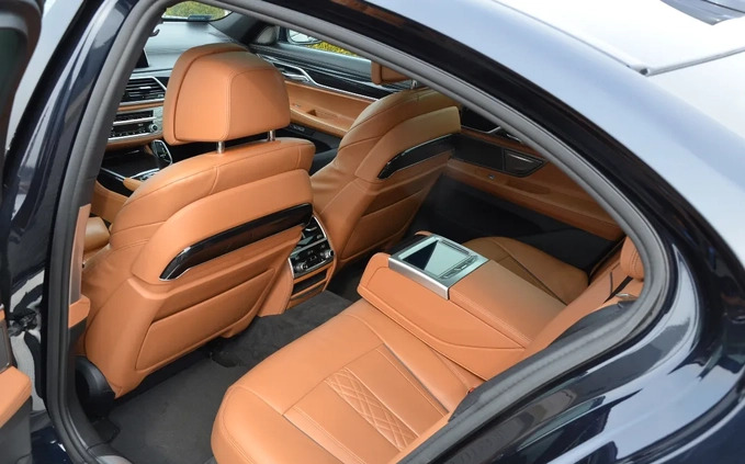 BMW Seria 7 cena 150000 przebieg: 205000, rok produkcji 2017 z Zambrów małe 781